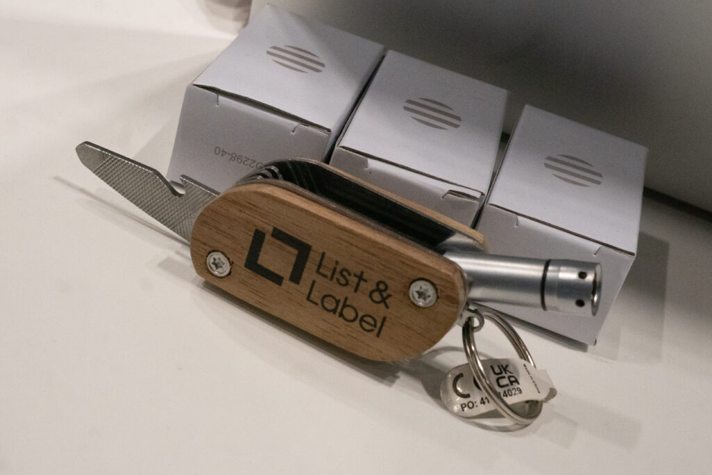 list & label pocket knife